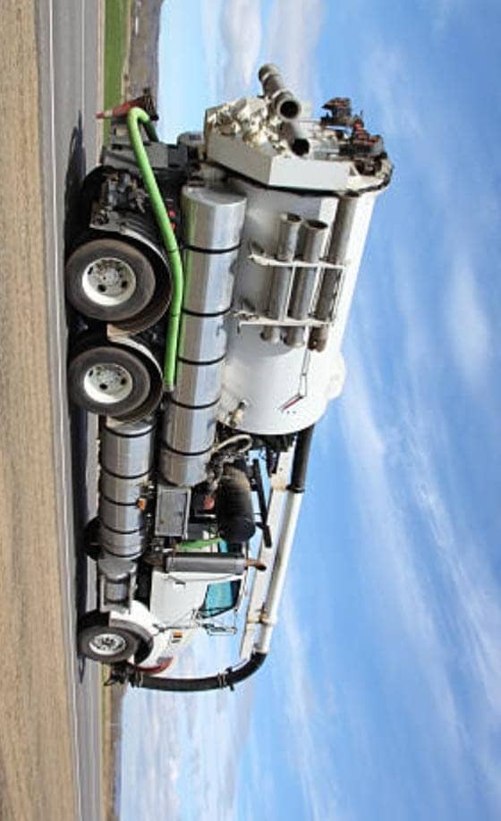 Camión de servicio en campo